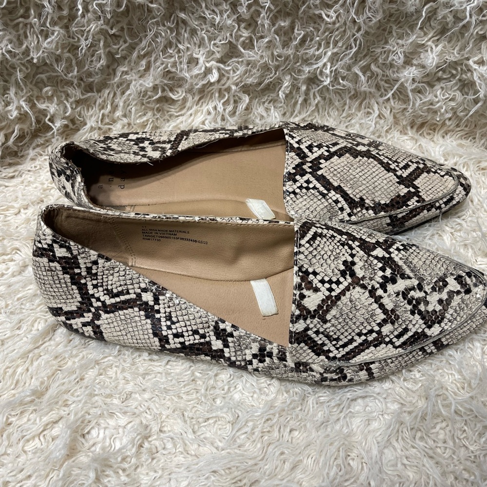 Women's Snakeskin Pattern flats - Picture 3 of 5